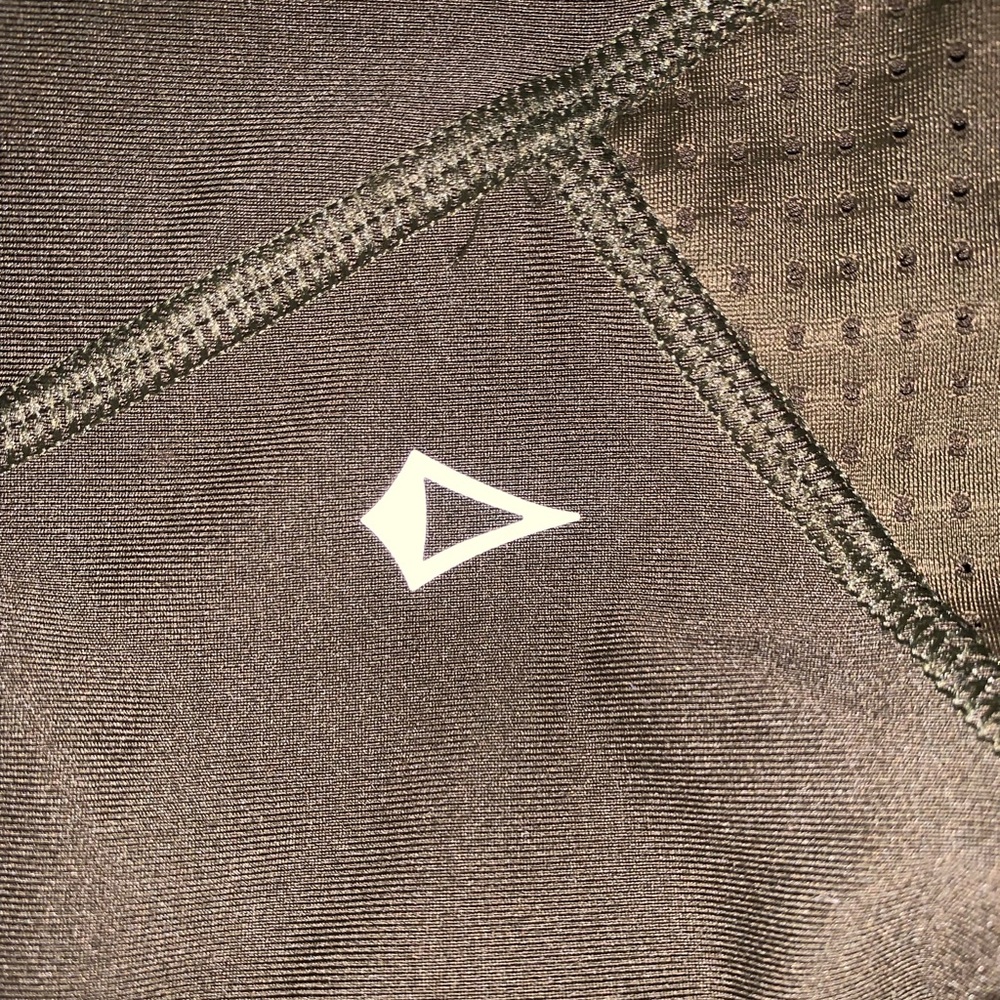 Size 8 Ivivva cropped leggings